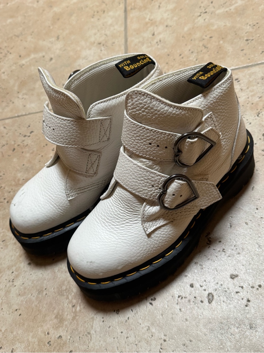Dr. Martens “Airwair” Devon Heart